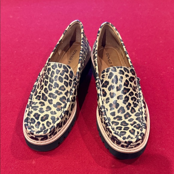 Donald J. Pliner Shoes - Donald J. Pliner Hope Leopard Print Flats NEW